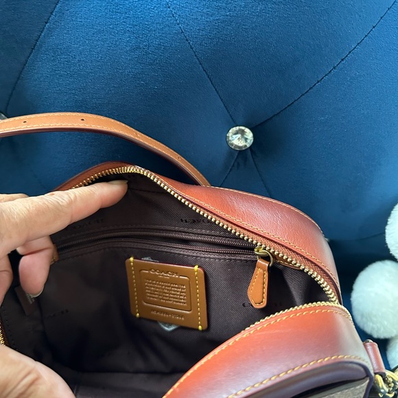 Coach - Picture 3 of 3